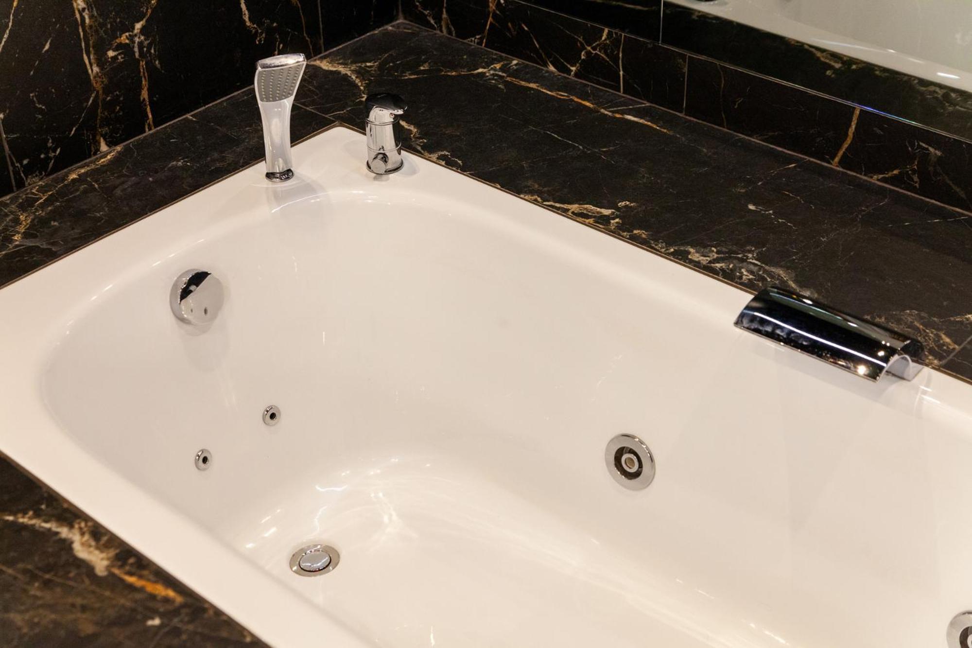 Apartamento Leogrand Jacuzzi On Malaniuka 2 Leópolis Exterior foto